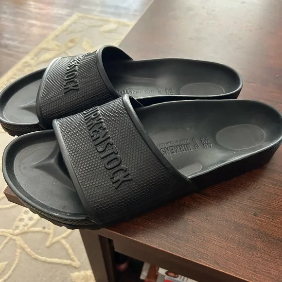 New w/o Box Birkenstock Barbados EVA
Black, Size 40, 9 women’s ,7.5 men’s. - Picture 2 of 5